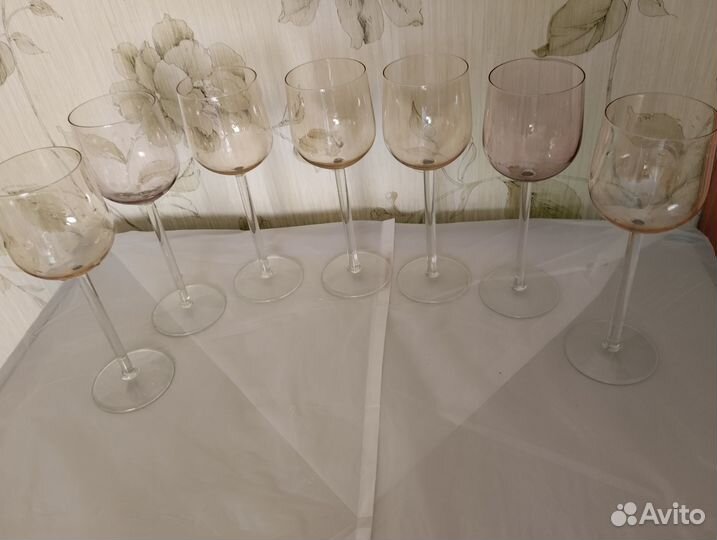 Фужеры из цветного стекла и вазочки