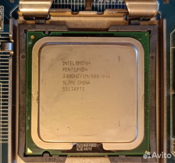 Материнская плата с процессором и памятью