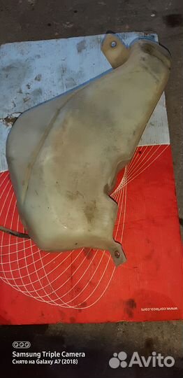 Бачок стеклоомывателя на пассат б5