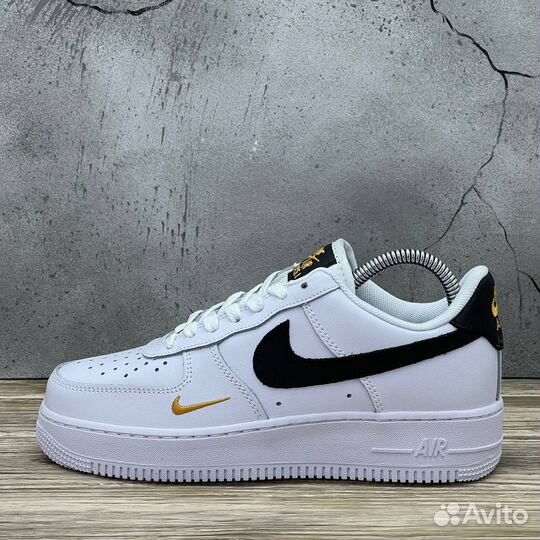 Кроссовки Nike Air Force 1 Low White/Black/Gold