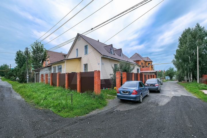 Коттедж 360 м² на участке 8 сот.