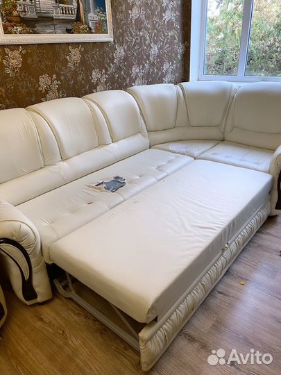 Угловой диван и кресло