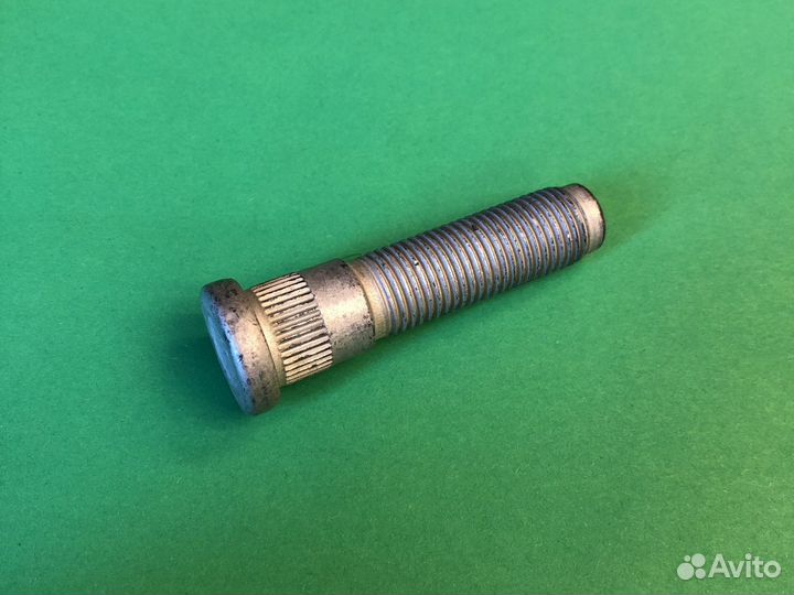 Шпилька колесная Jeep Grand Cherokee WK2 6509858AA