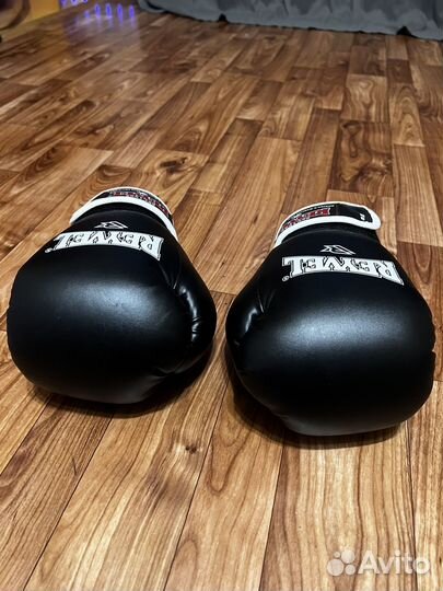 Боксерские перчатки 12 oz