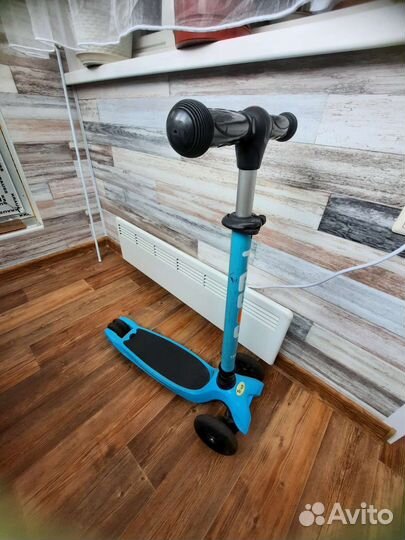 Самокат детский со светящимися колесами