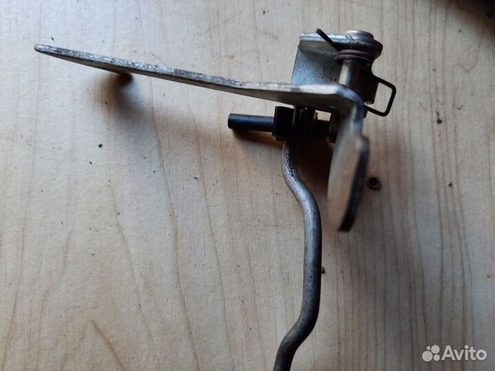 Защелка для капота 2109