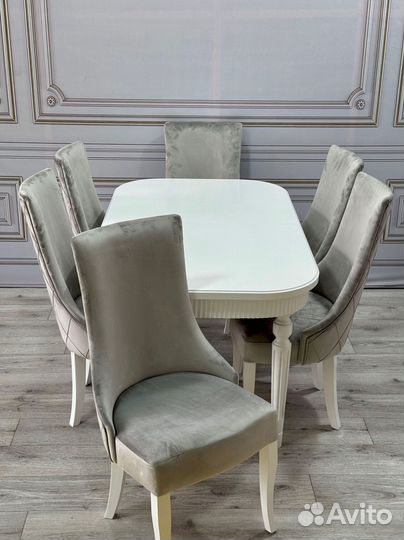 Стол и стулья в гостиную. В наличии