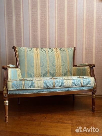 Настольная лампа и Набор мебели из Италии