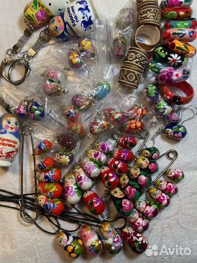 Сережки, заколки, кулоны, веер, зеркальце