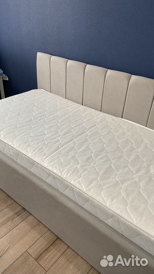 Кровать с мягкой спинкой детская