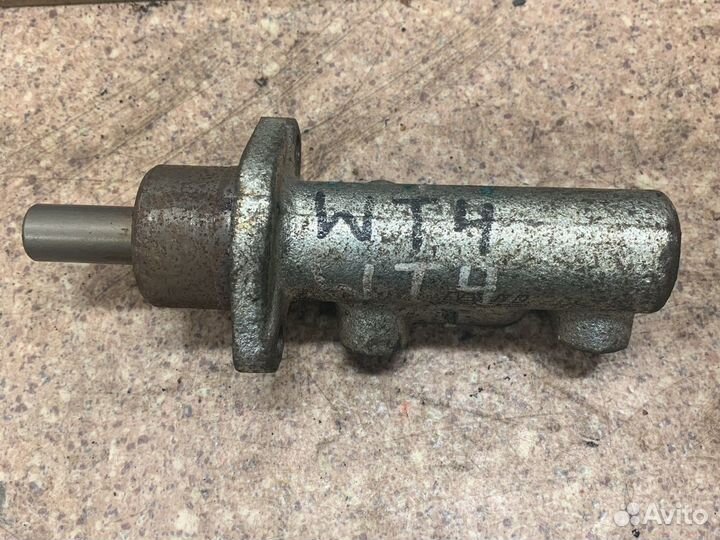 Главный тормозной цилиндр T-4