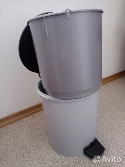 Мусорное ведро с педалью