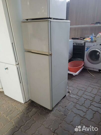 Холодильник Узкий