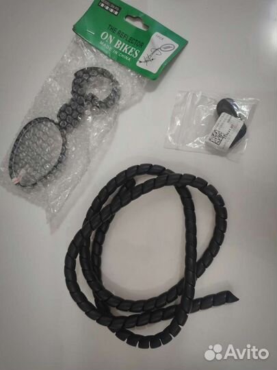 Боковое зеркало, защита подножки, оплётка кабелей