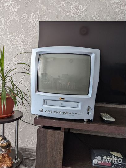 Телевизор LG видеодвойка VHS