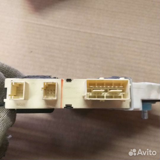 Моторчик стеклоподъемника передний L citroen c4