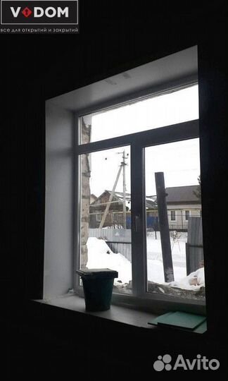 Пластиковая балконная дверь с окном