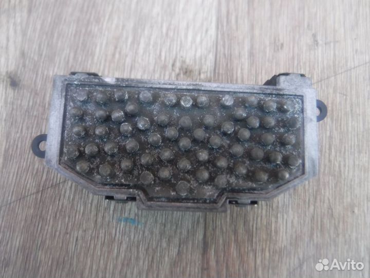 Резистор отопителя №74 Volkswagen Passat B6 2007