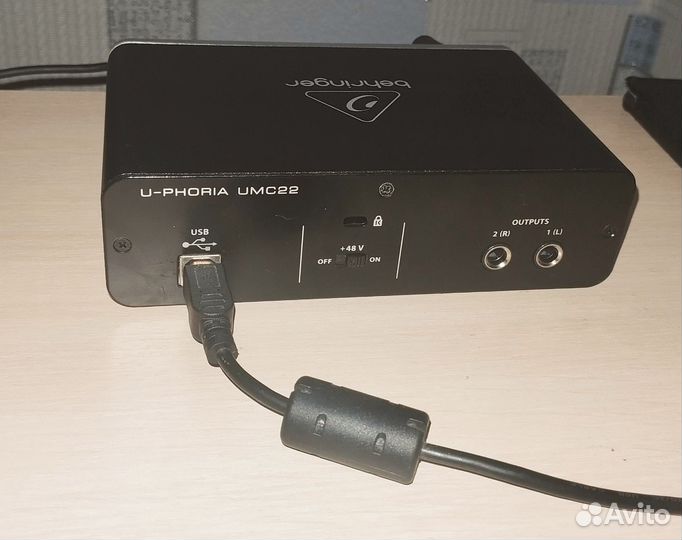 Звуковая карта behringer umc22