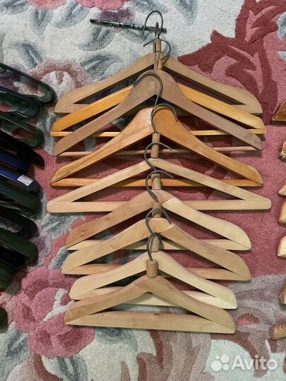 Плечики-вешалки разные
