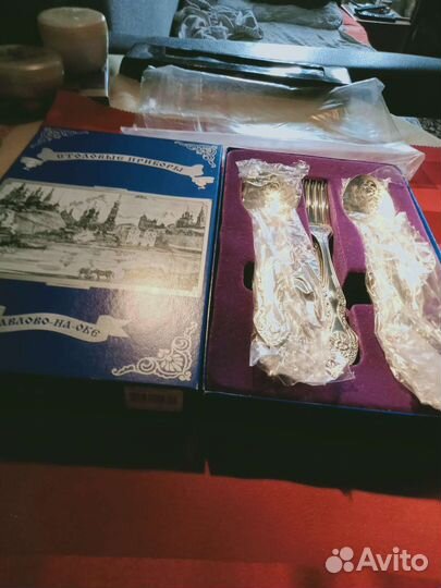 Подарочный набор, очень красивый, ложки и вилки