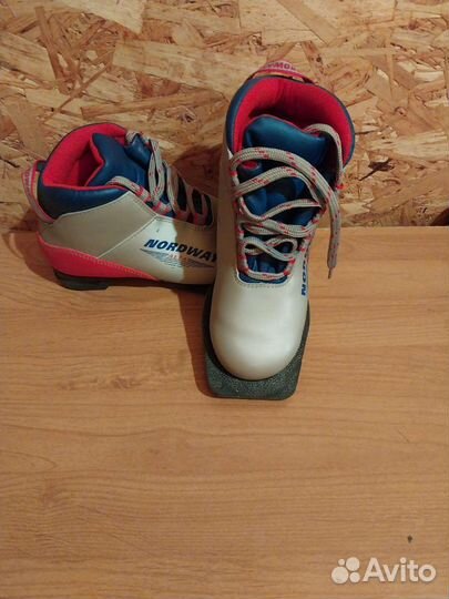 Лыжные ботинки