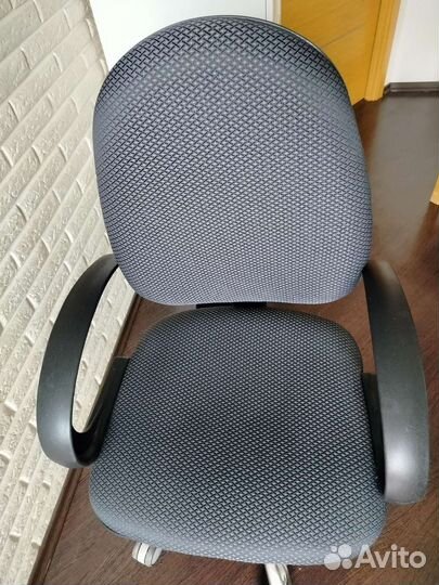 Стул кресло офисный на колесах