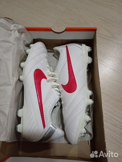 Футбольные бутсы Nike