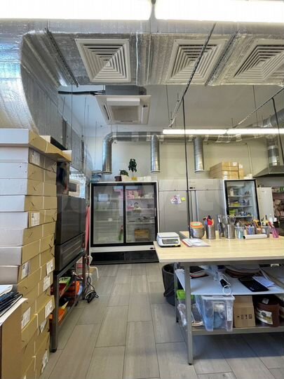 Кондитерский цех с оборудованием