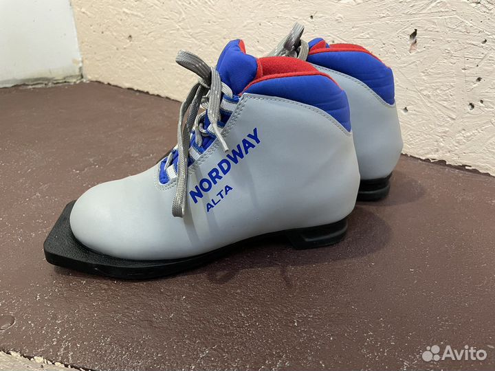 Лыжные ботинки детские 33рр