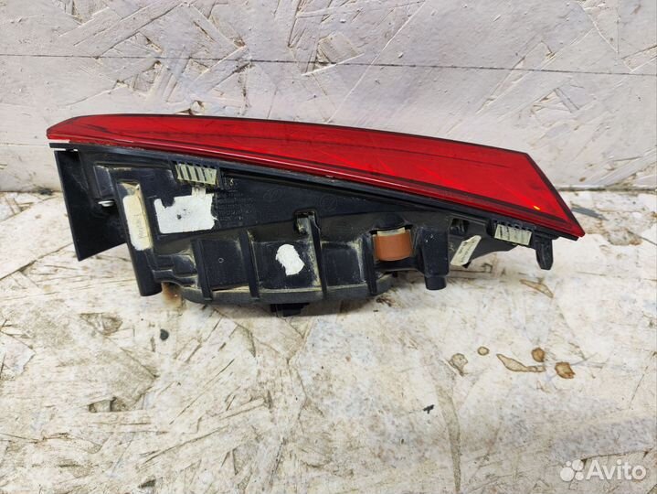 Фонарь внутренний левый на Skoda Rapid 2