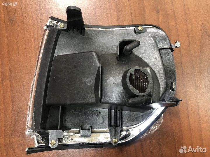 Габарит правый Toyota Land Cruiser 80 90-98