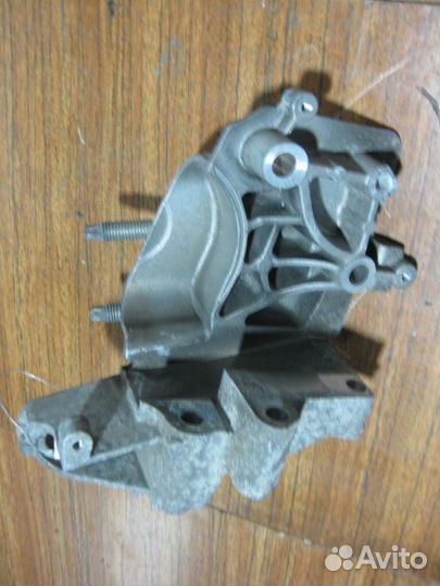 Кронштейн двигателя правый Ford Mondeo 4 2007–2014