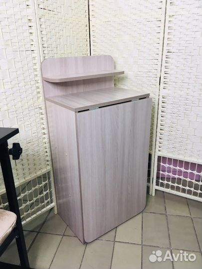 Маникюрный стол складной