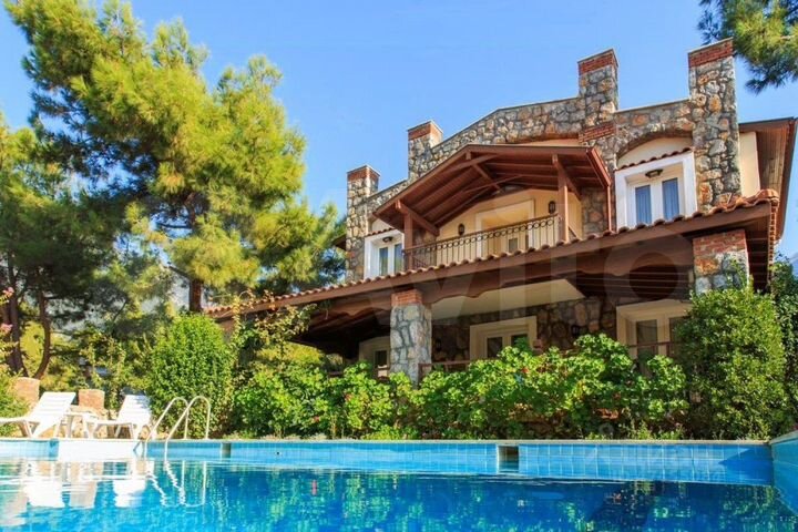 Дом 210 м² на участке 9 сот.