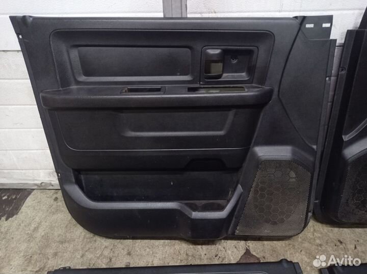 Dodge RAM обшивки дверей комплект 2013-2019