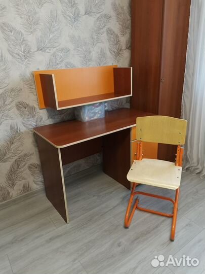Стол письменный школьный с полкой и стулом