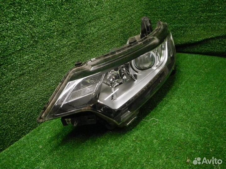 Фара левая Mitsubishi Outlander