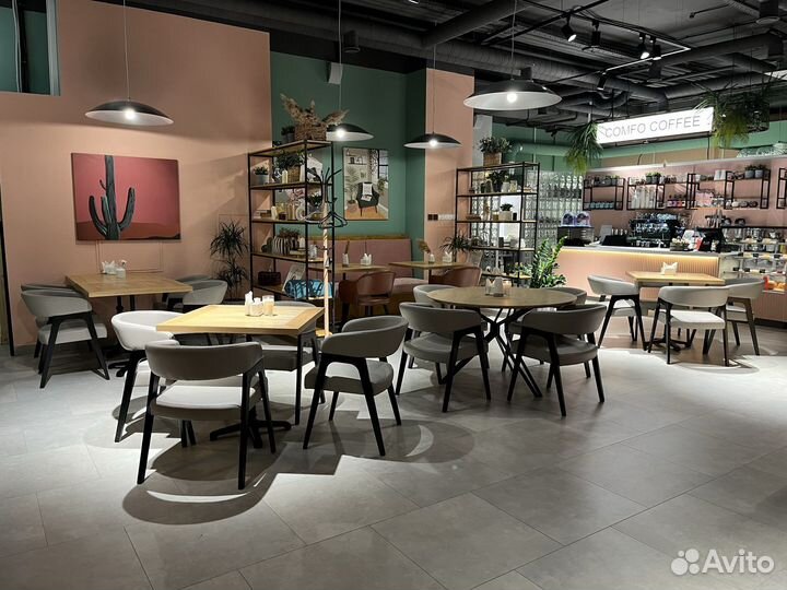 Официант в семейное кафе