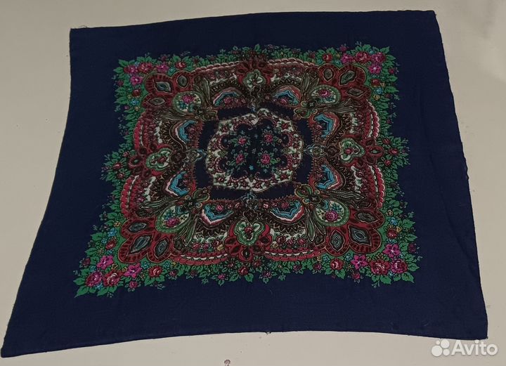 Павловопосадская шаль с кистями.Яркокрасная.Шерсть