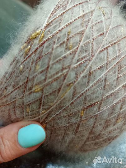 Мохеровая пряжа с золотыми шишибриками