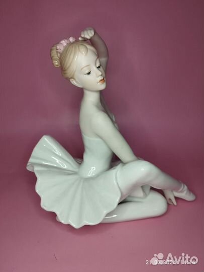 Балерина. Фарфоровая статуэтка