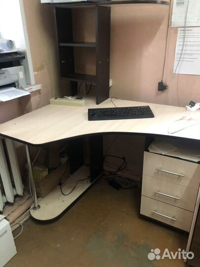 Компьютерный стол бесплатно