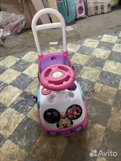 Машинка-каталка для девочки
