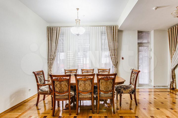 Дом 720 м² на участке 25 сот.