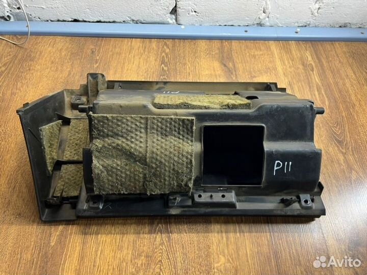 Бардачок Nissan Primera P11 седан 1.8 1998