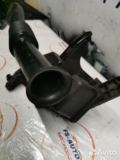 Резонатор воздушного фильтра Mazda 3 седан BK 1.6