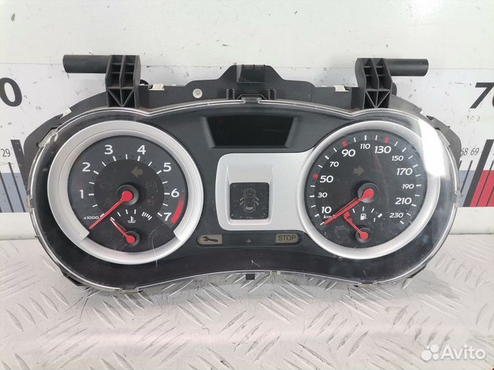 Щиток приборов (приборная панель) Renault Clio