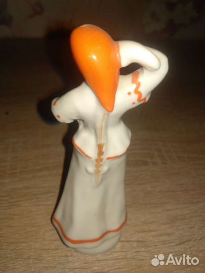 Статуэтка танцующая девушка