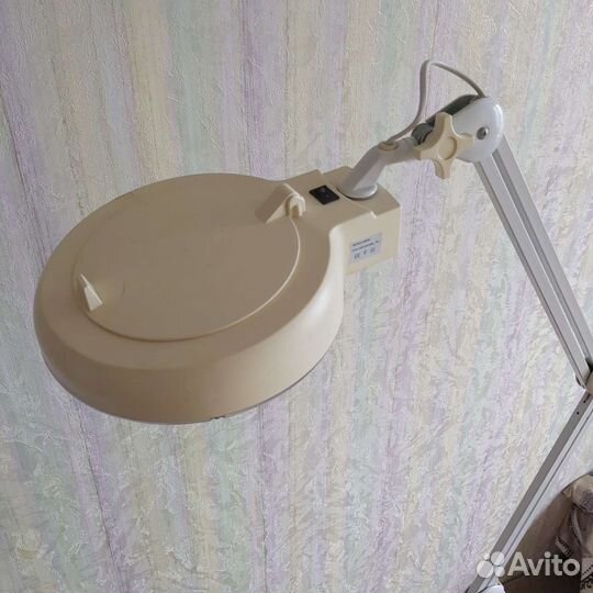 Лампа-лупа косметологическая